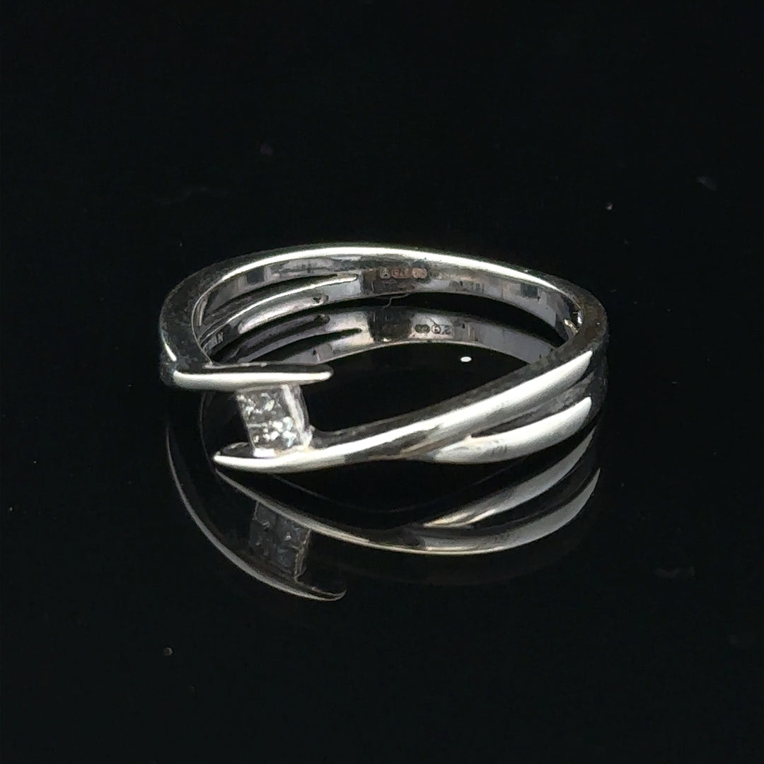 9ct white gold diamond ring in size O with a sparkling central diamond, showcasing elegant jewelry craftsmanship.