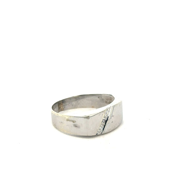 9ct white gold diamond ring in size O with sparkling diamonds, showcasing elegant jewelry design.