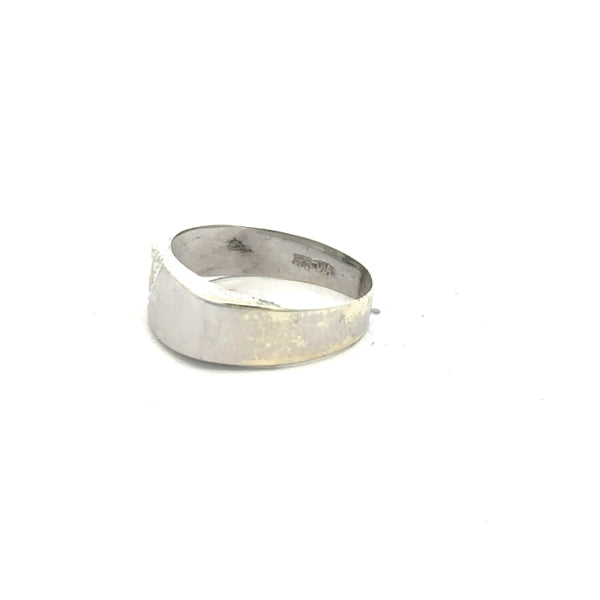 9ct white gold diamond ring in size O with sparkling diamonds, showcasing elegant jewelry design.
