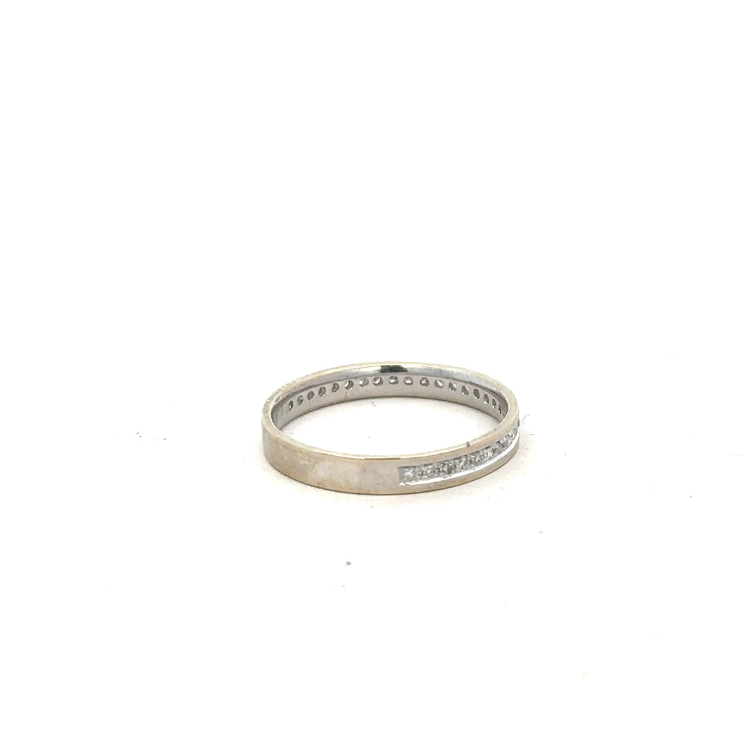 9ct white gold diamond ring in size O1/2, featuring a sparkling diamond setting, unbranded jewelry piece with elegant design.