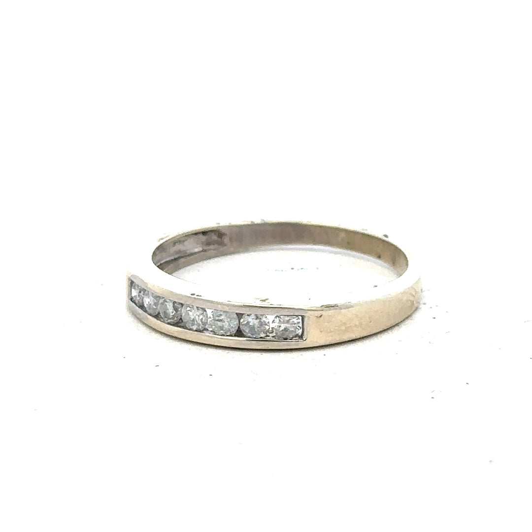 9ct white gold diamond ring in size Q with a sparkling diamond centerpiece, showcasing elegant jewelry design.
