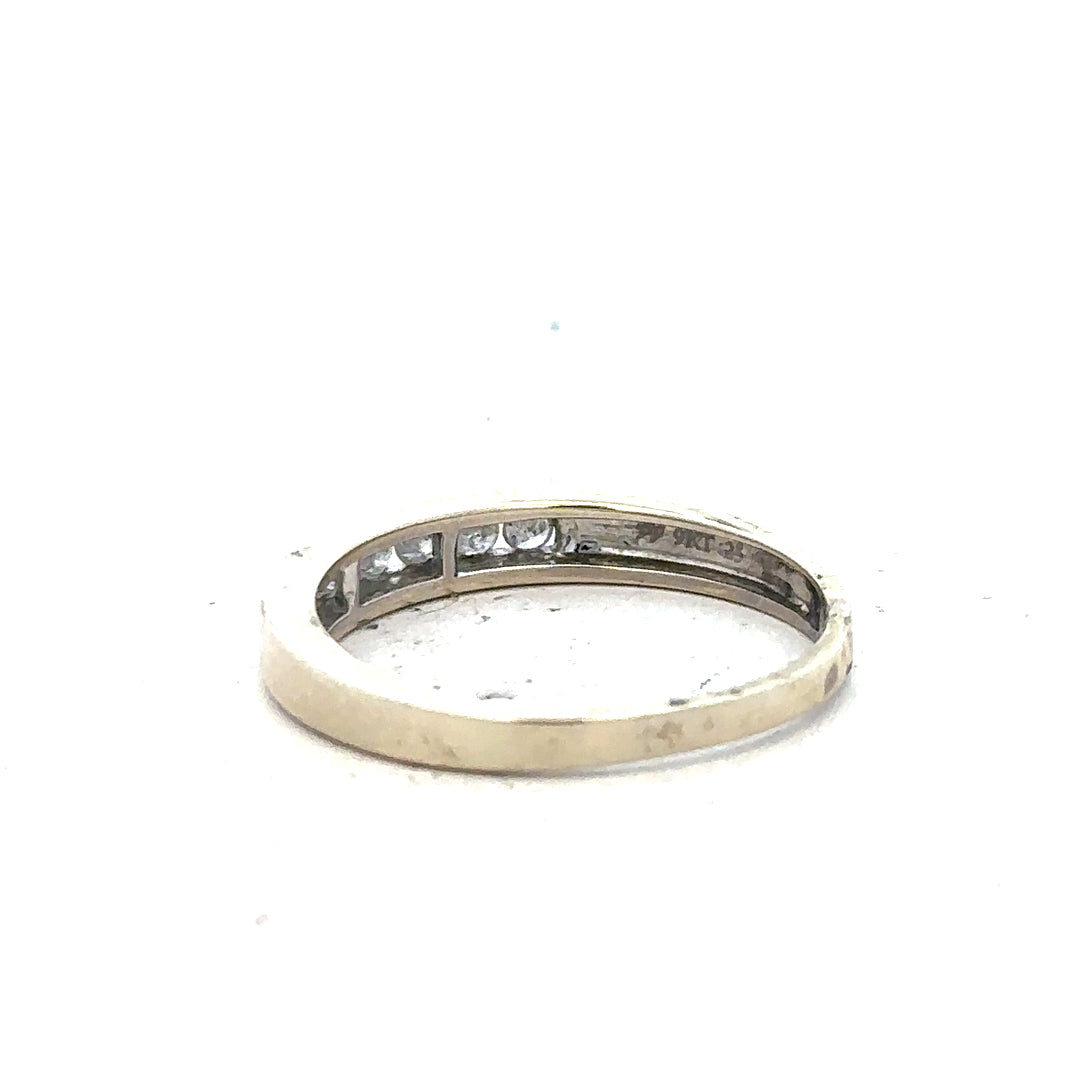 9ct white gold diamond ring size Q with sparkling central diamond and elegant band, unbranded jewelry for special occasions.