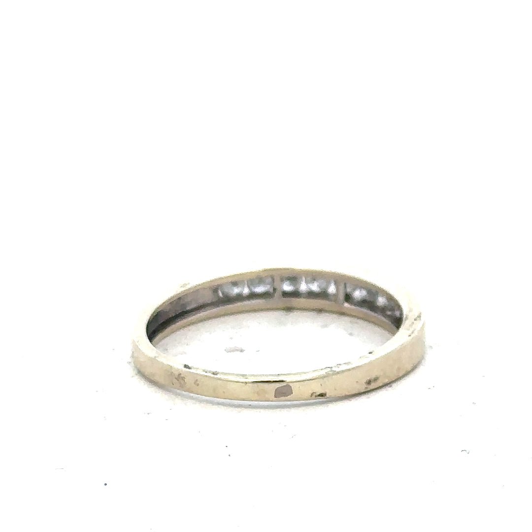 9ct white gold diamond ring in size Q with sparkling diamonds, showcasing elegant jewelry design.