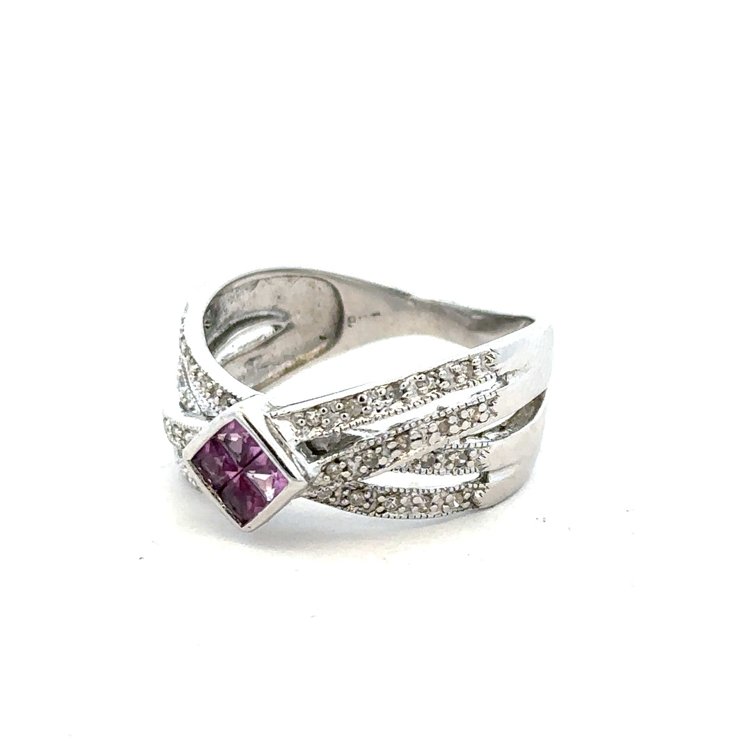 9ct white gold diamond ring in size Q featuring a sparkling central diamond and elegant band design.