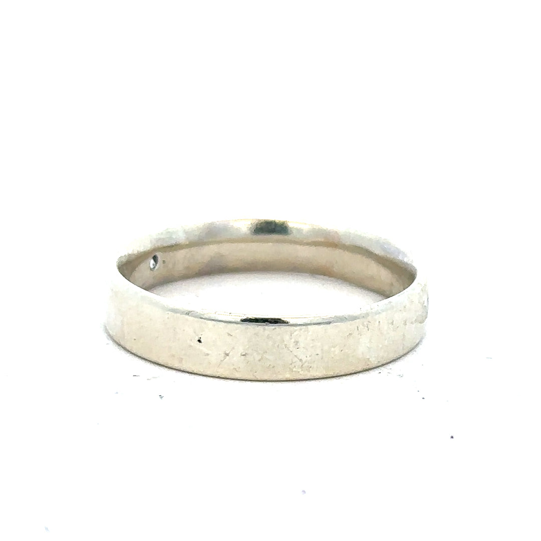 9ct white gold diamond ring in size V, featuring a sparkling diamond centerpiece and a sleek, polished band.