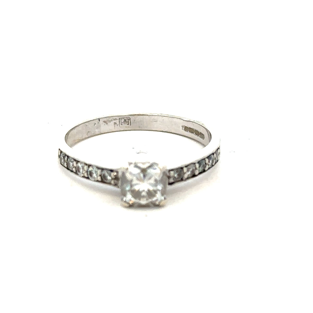 9ct white gold Mossainte ring size R, unbranded, showcasing a detailed mossainte gemstone setting on a sleek band.