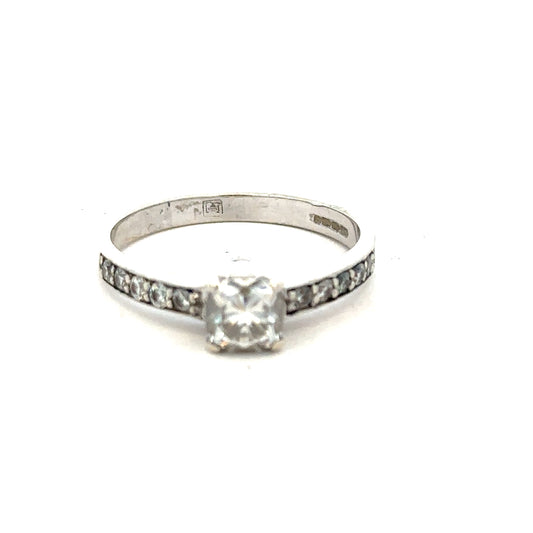 9ct white gold Mossainte ring size R, unbranded, showcasing a detailed mossainte gemstone setting on a sleek band.