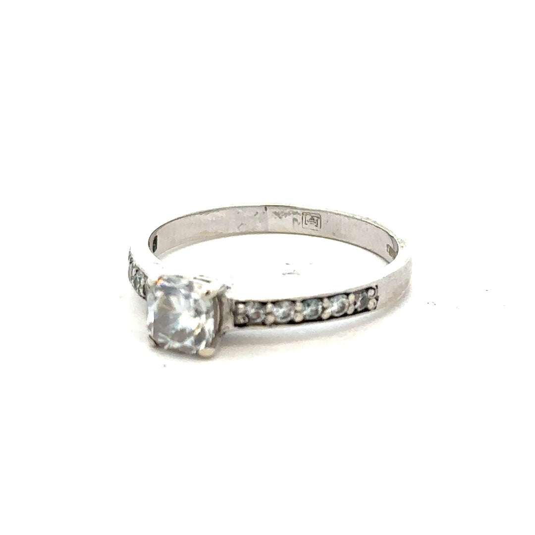 9ct white gold mossainte ring in size R, featuring intricate detailing and a polished finish.