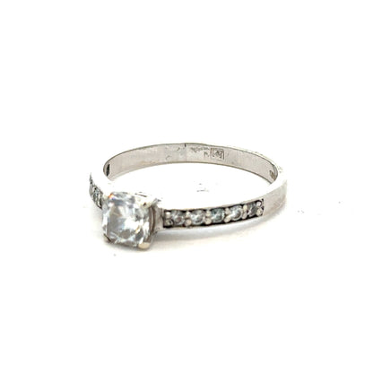 9ct white gold mossainte ring in size R, featuring intricate detailing and a polished finish.