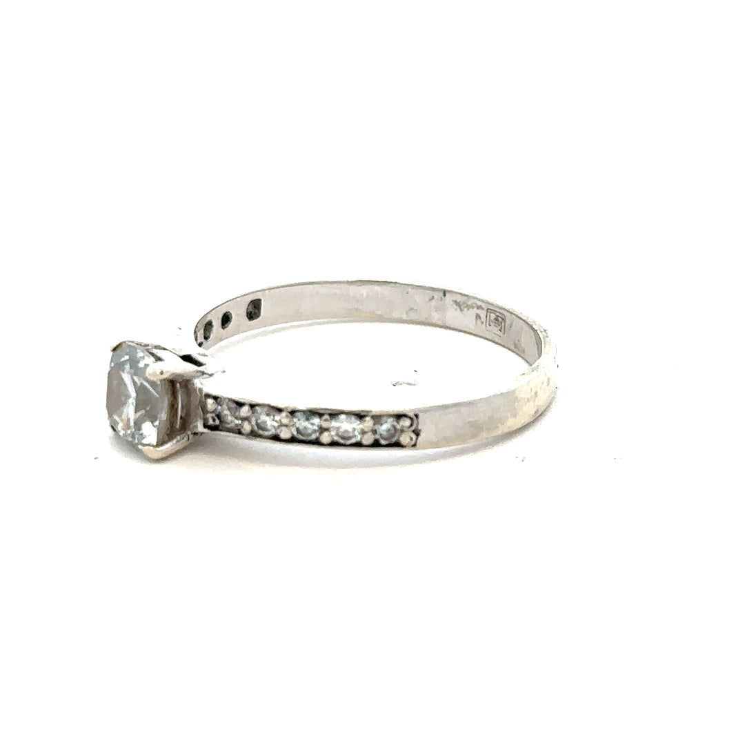 9ct white gold mossainte ring in size R, featuring a detailed mossainte gemstone setting on a sleek band.