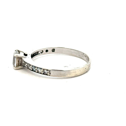 9ct white gold mossainte ring size R, close-up of elegant unbranded gold ring with intricate mossainte design on a white background.