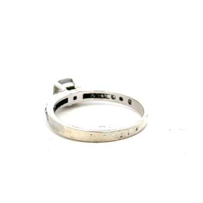 9ct white gold mossainte ring in size R, featuring intricate gemstone detailing and a polished band design.