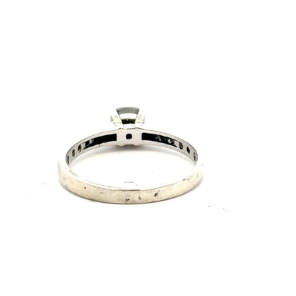 9ct white gold mossainte ring size R featuring a detailed textured design on a sleek band.