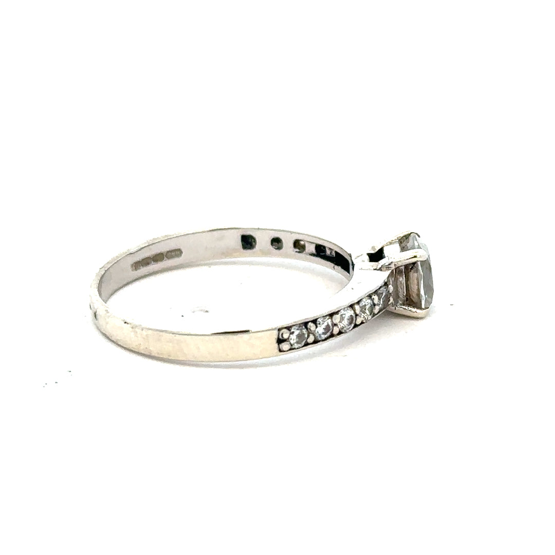 9ct white gold Mossainte ring size R featuring intricate moss-like design, unbranded jewelry displayed on a neutral background.