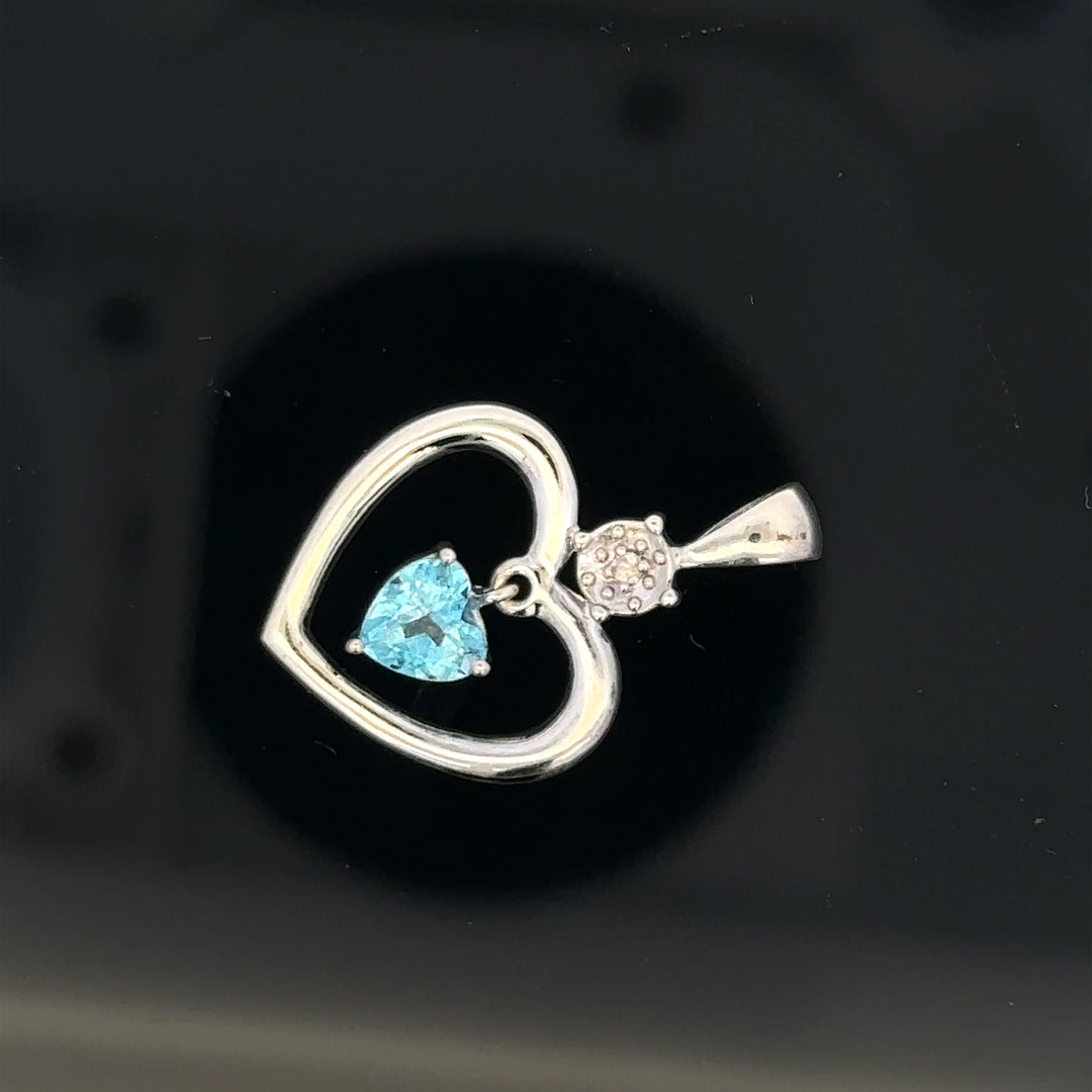 9ct white gold pendant weighing 1.2g, featuring a simple elegant design, unbranded jewelry accessory.