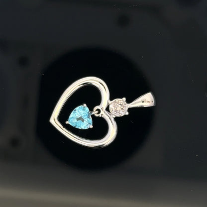 9ct white gold pendant weighing 1.2g, featuring a simple elegant design, unbranded jewelry accessory.