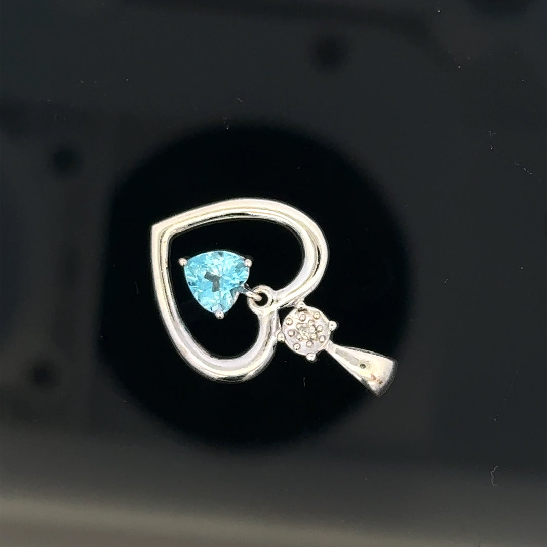 9ct white gold pendant weighing 1.2g, unbranded, featuring a sleek and elegant design, shown in the product image.