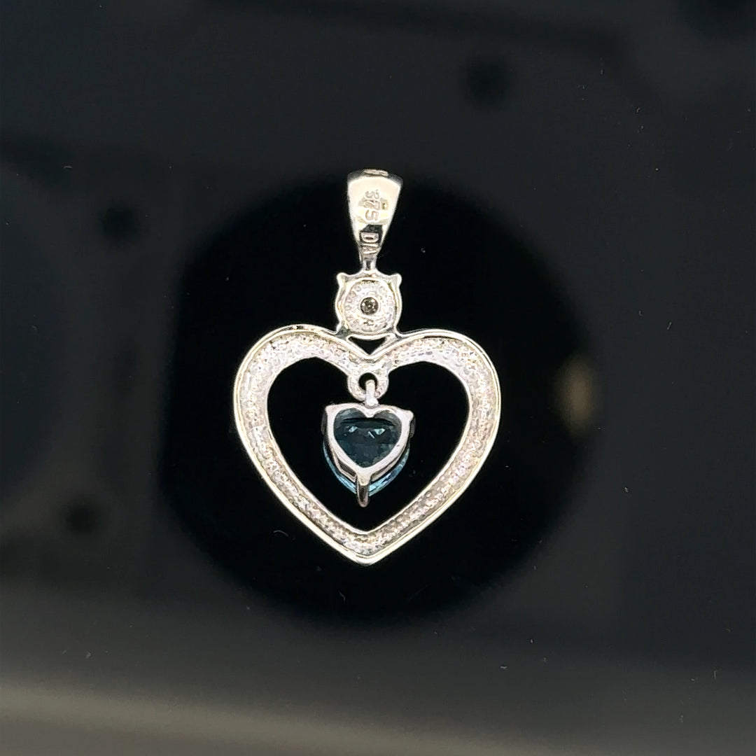 9ct white gold pendant weighing 1.2g, showcasing a simple elegant design with a polished finish.