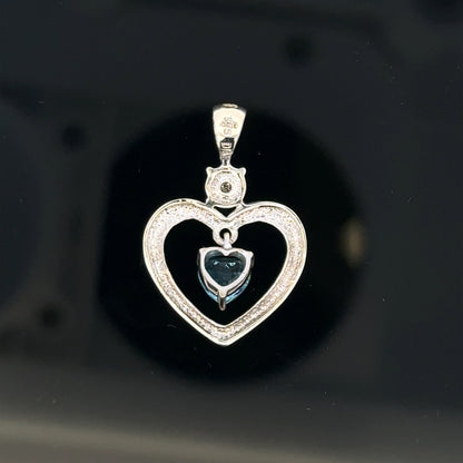 9ct white gold pendant weighing 1.2g, showcasing a simple elegant design with a polished finish.