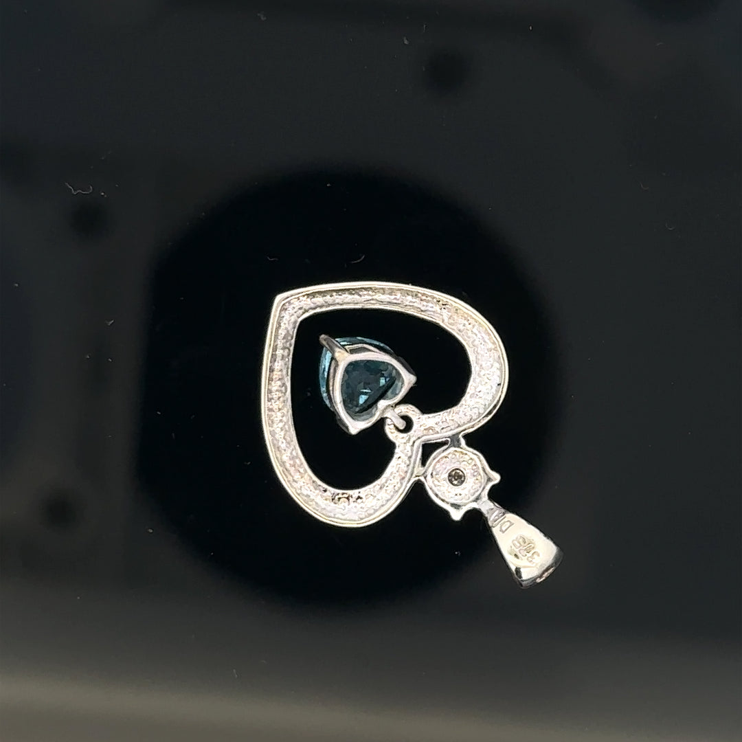9ct white gold pendant weighing 1.2g, featuring a sleek and elegant design, perfect for everyday or special occasion wear.