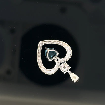 9ct white gold pendant weighing 1.2g, featuring a sleek and elegant design, perfect for everyday or special occasion wear.