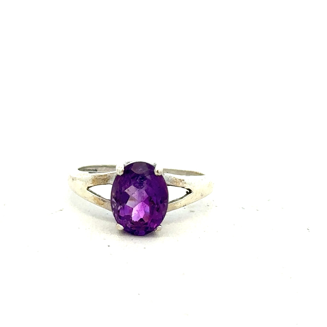 9ct white gold ring size K, unbranded, featuring a smooth band and polished finish, displayed on a plain background.