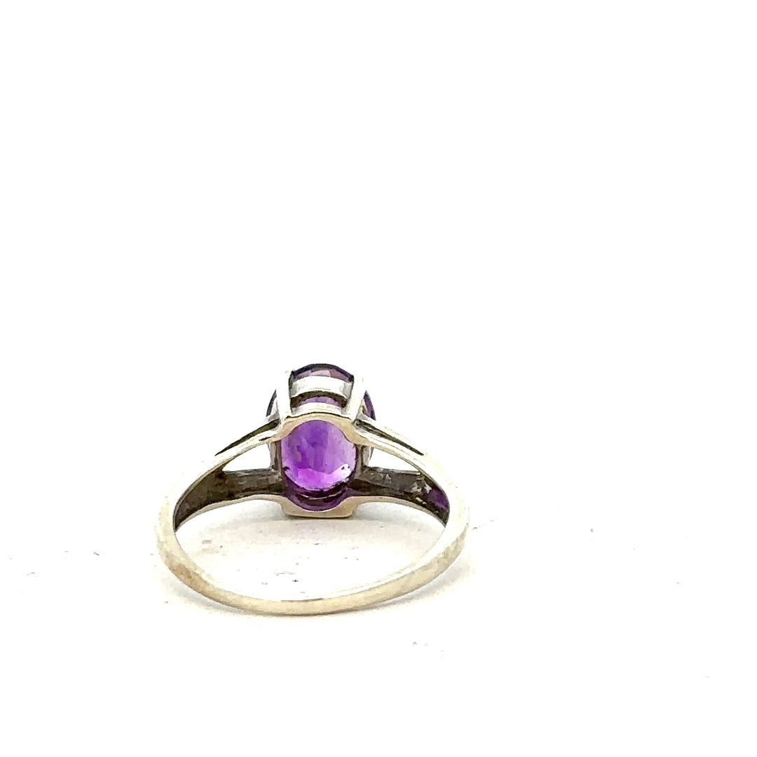 9ct white gold ring size K with a smooth band, unbranded, showcasing elegant jewelry design.