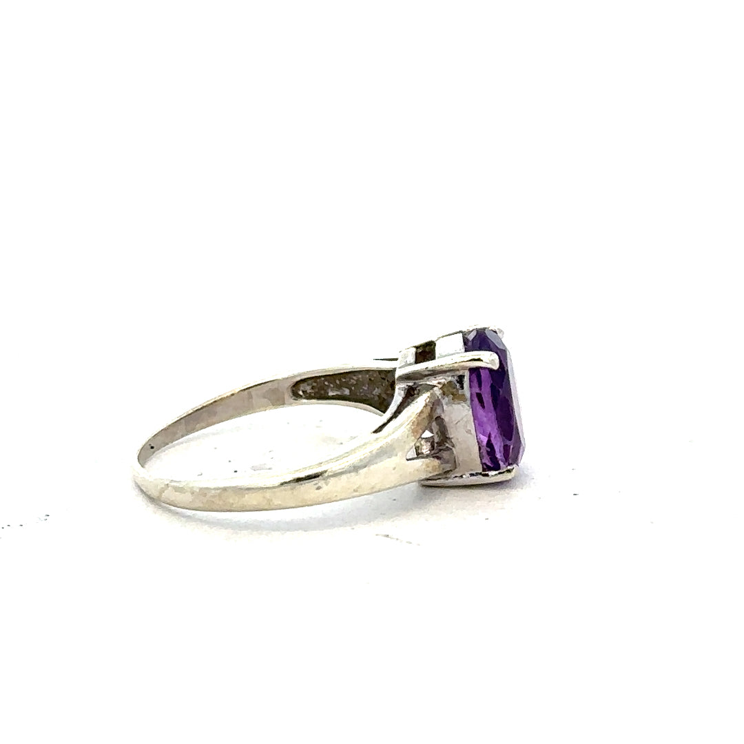 9ct white gold ring size K with polished band, unbranded jewelry piece, showcasing a sleek and elegant design.