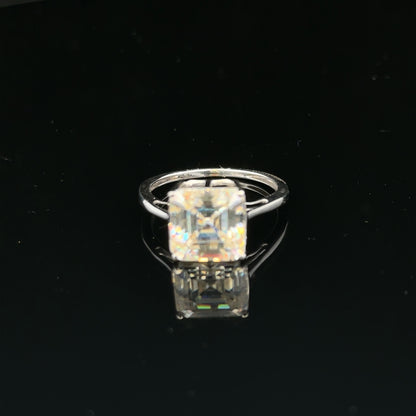 9ct white gold ring in size L, featuring a simple band design, unbranded jewelry with a polished finish.
