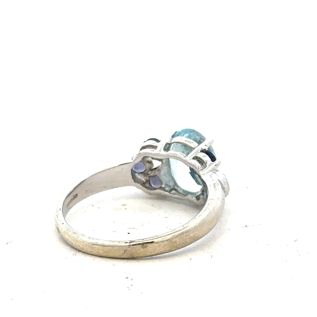9ct white gold ring in size N with a sleek, polished finish. Unbranded jewelry piece with elegant design.