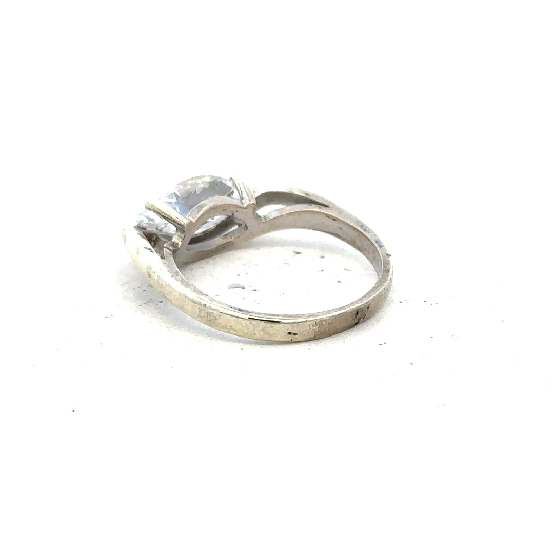 9ct white gold ring in size O with a smooth polished band, unbranded jewelry piece.
