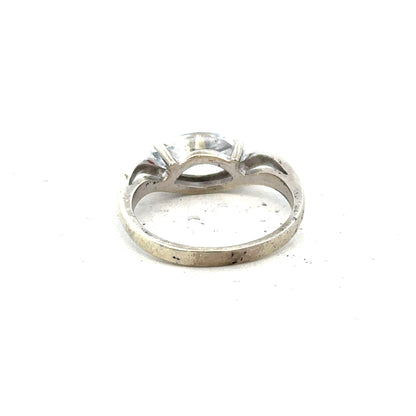 9ct white gold ring size O, unbranded jewelry with a simple, elegant band shown in the image.