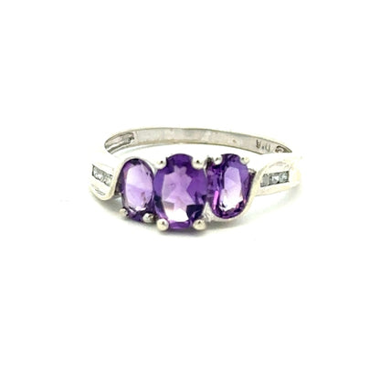 9ct white gold ring size O1/2 with a sleek, polished finish, unbranded jewelry piece displayed on a neutral background.