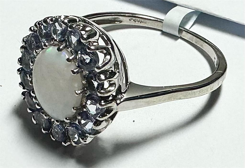 9ct white gold ring in size S with a smooth band, unbranded jewelry piece with a polished finish.
