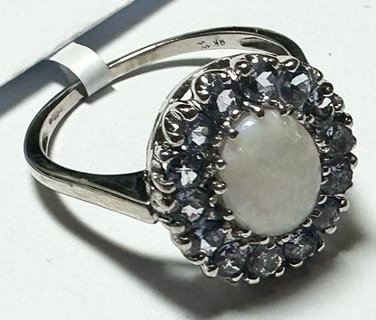 9ct white gold ring in size S, featuring a sleek band design, unbranded jewelry for elegant everyday wear.