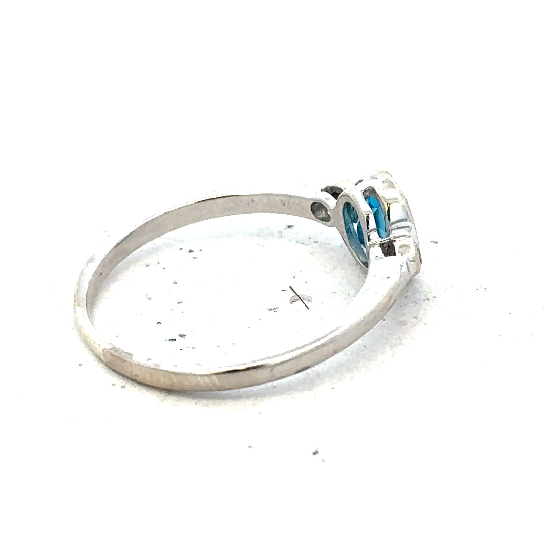 9ct white gold topaz and diamond ring in size Q, featuring a sparkling gemstone and elegant design.