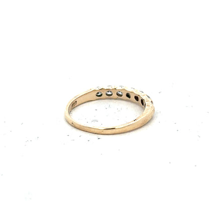 9ct yellow gold diamond ring with 0.40 carat center stone in size N, featuring a classic design and sparkling brilliance.