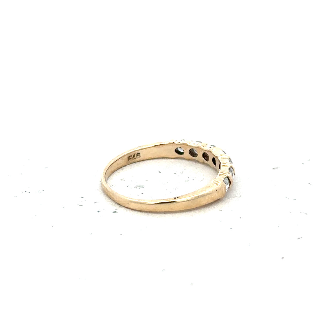 9ct yellow gold diamond ring with 0.40 carat center stone in size N, featuring a classic and elegant design.