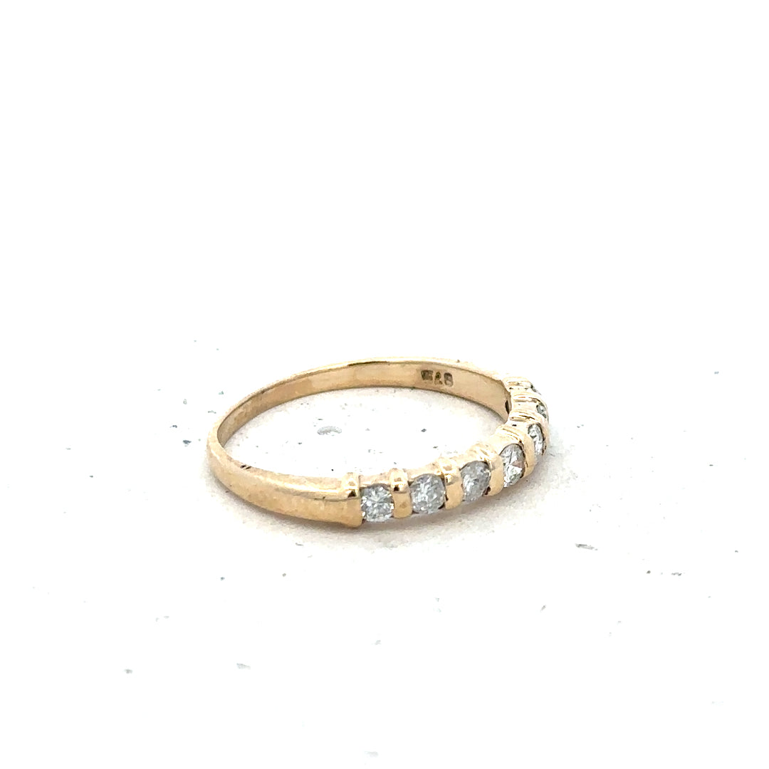 9ct yellow gold diamond ring with 0.40 carat center stone, size N, featuring a classic design and elegant craftsmanship.