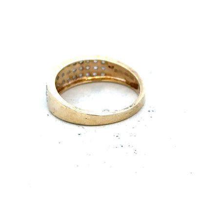 9ct yellow gold diamond ring with 1/4 carat center stone in size M, featuring a classic and elegant design.