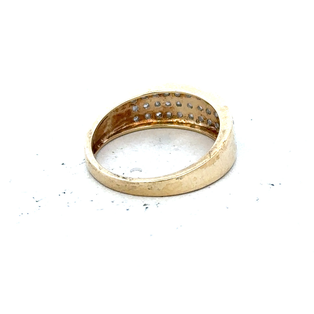 9ct yellow gold diamond ring with 1/4 carat total weight in size M, featuring a sparkling central diamond.