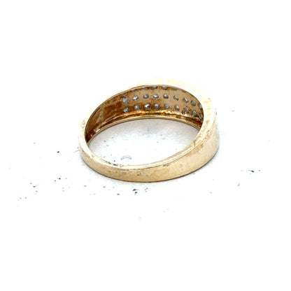 9ct yellow gold diamond ring with 1/4 carat total weight in size M, featuring a sparkling central diamond.