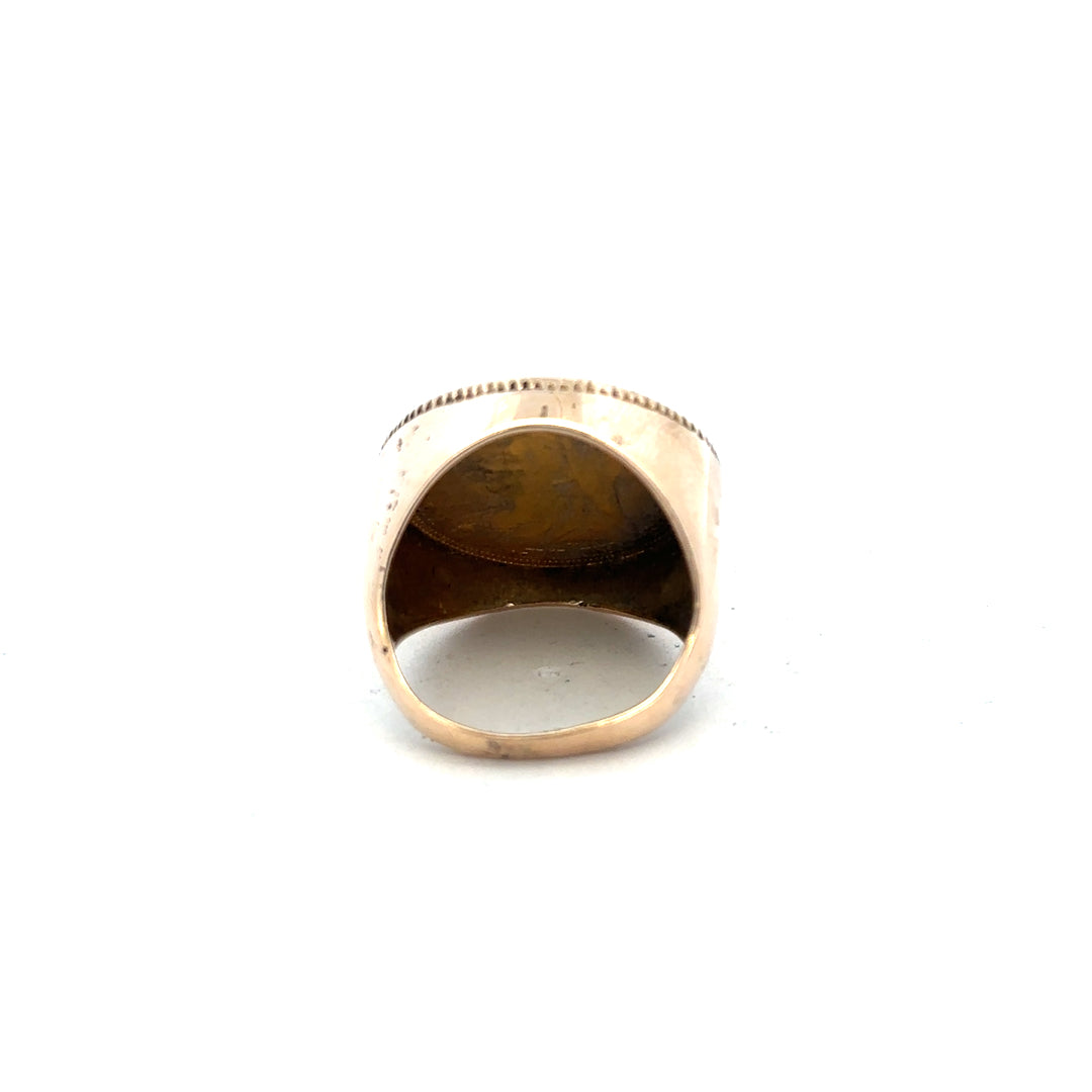 9ct yellow gold full sovereign ring in size O, featuring detailed vintage design and classic craftsmanship.