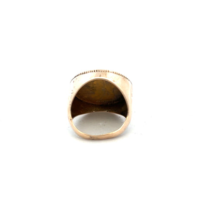 9ct yellow gold full sovereign ring in size O, featuring detailed vintage design and classic craftsmanship.