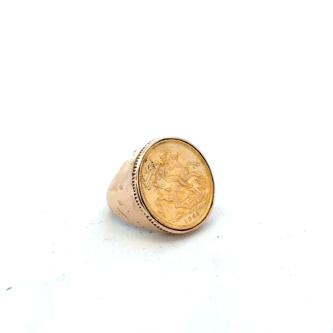9ct yellow gold full sovereign ring in size O, featuring detailed vintage design and craftsmanship.