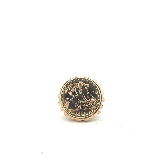 9ct yellow gold 1918 half sovereign ring in size K1/2, unbranded, featuring intricate gold band design and vintage coin detail.