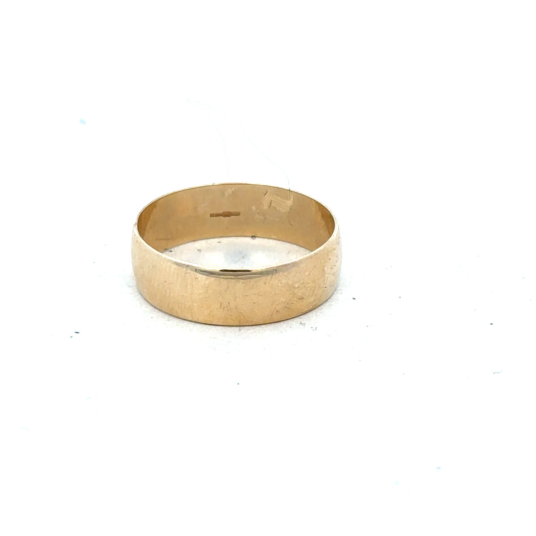 9ct yellow gold band ring in size Q1, unbranded, with a simple smooth design perfect for everyday wear.