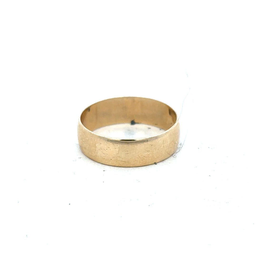 9ct yellow gold band ring in size Q1, unbranded, showcasing a smooth, polished gold finish on a plain jewelry ring.