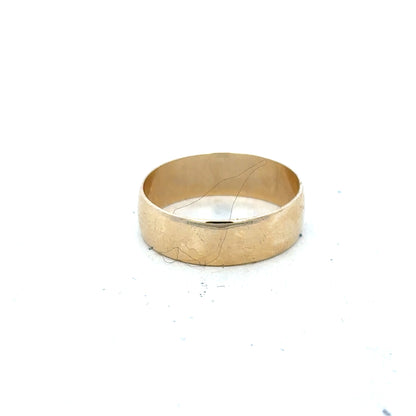 9ct yellow gold band ring in size Q1, featuring a smooth, polished finish, unbranded jewelry design.