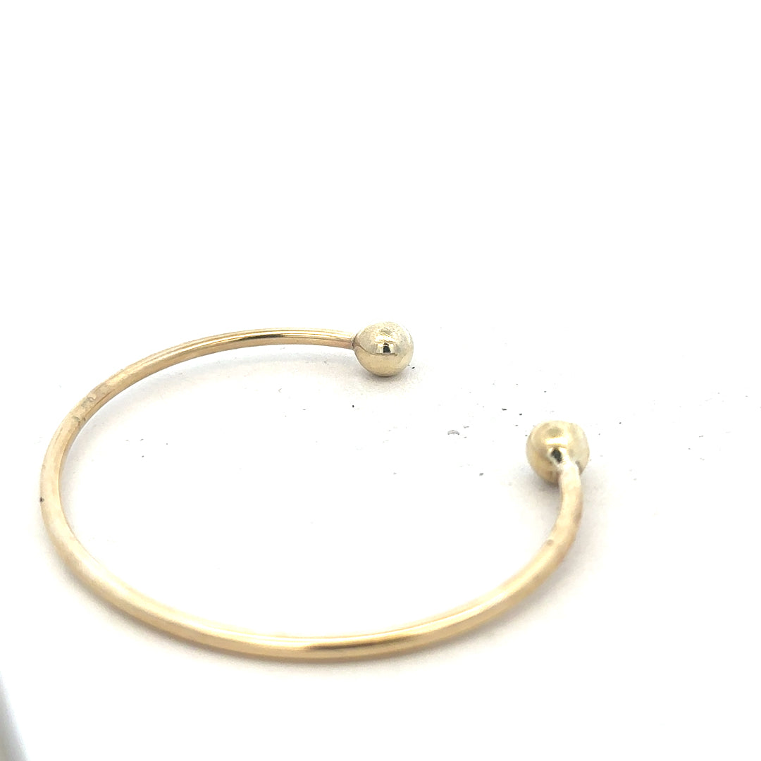 9ct yellow gold bangle bracelet weighing 12.7g, unbranded, with a smooth polished finish and rounded design.